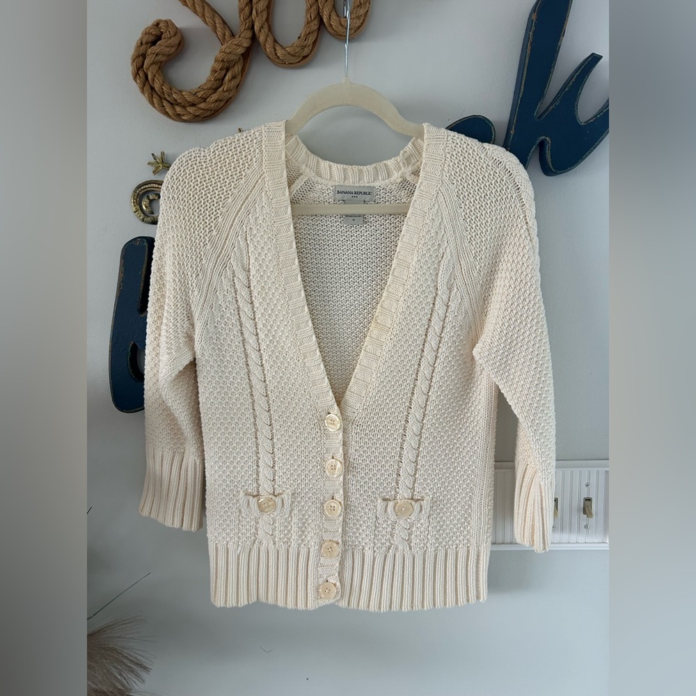 RT18. Banana Republic Cream Cable Knit Cardigan